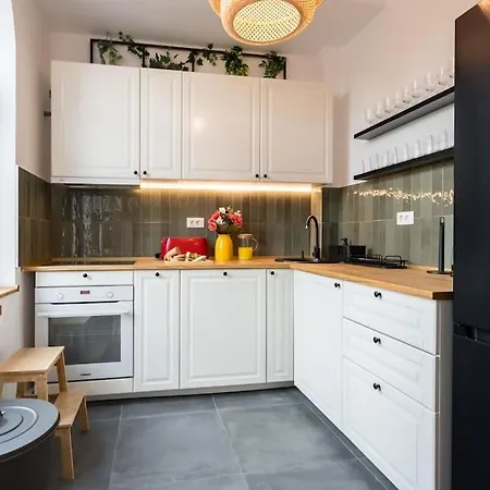 Stylish 5br - Ateneu - Amazing Location Апартаменти Бухарест