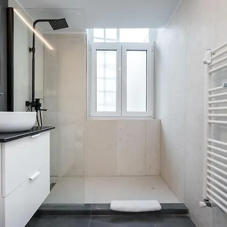 Апартаменти Stylish 5br - Ateneu - Amazing Location Бухарест