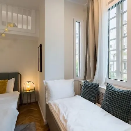 Апартаменти Stylish 5br - Ateneu - Amazing Location *