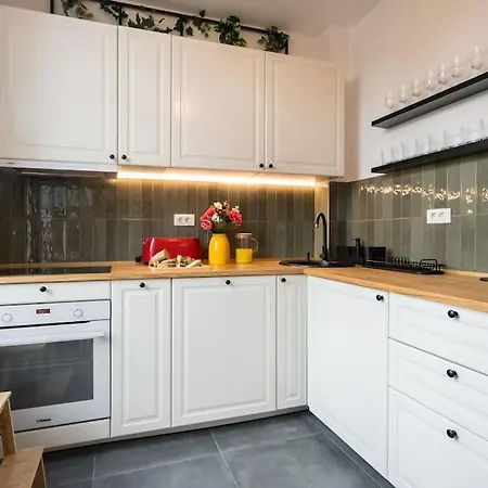 Апартаменти Stylish 5br - Ateneu - Amazing Location *
