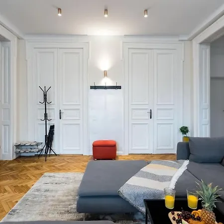Апартаменти Stylish 5br - Ateneu - Amazing Location Бухарест