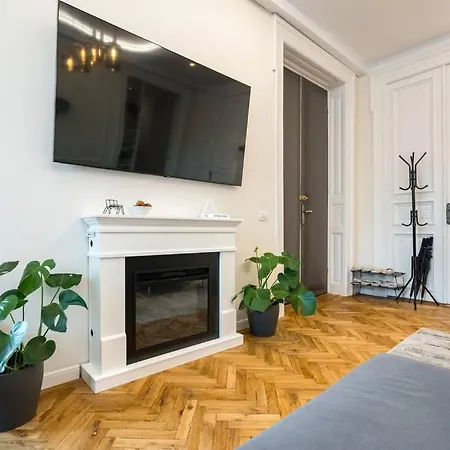 Stylish 5br - Ateneu - Amazing Location Апартаменти *
