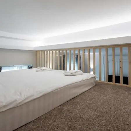 Апартаменти Stylish 5br - Ateneu - Amazing Location Бухарест