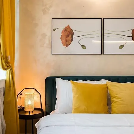 Апартаменти Stylish 5br - Ateneu - Amazing Location Бухарест