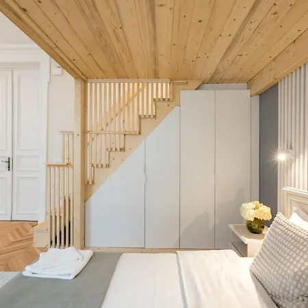 Апартаменти Stylish 5br - Ateneu - Amazing Location Бухарест