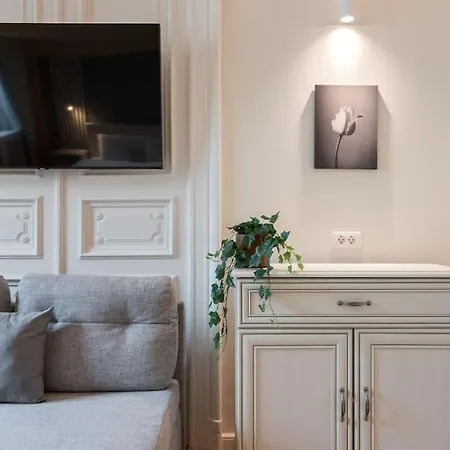 Stylish 5br - Ateneu - Amazing Location Бухарест