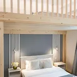 Stylish 5br - Ateneu - Amazing Location Апартаменти
