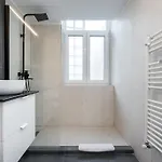 Апартаменти Stylish 5br - Ateneu - Amazing Location Бухарест
