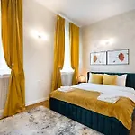 Stylish 5br - Ateneu - Amazing Location Апартаменти *