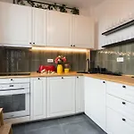 Апартаменти Stylish 5br - Ateneu - Amazing Location *