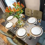 Апартаменти Stylish 5br - Ateneu - Amazing Location *