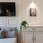 Stylish 5br - Ateneu - Amazing Location Бухарест