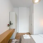 Stylish 5br - Ateneu - Amazing Location Апартаменти Бухарест