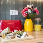 Апартаменти Stylish 5br - Ateneu - Amazing Location
