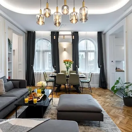 Stylish 5br - Ateneu - Amazing Location Appartamento Bucarest